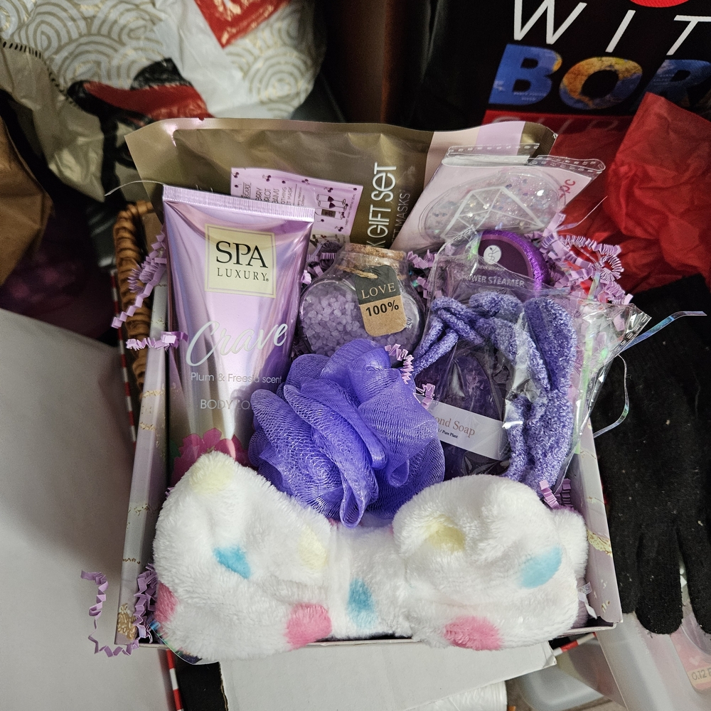 Plum Body Cream Gift Set - Picture 9 of 10